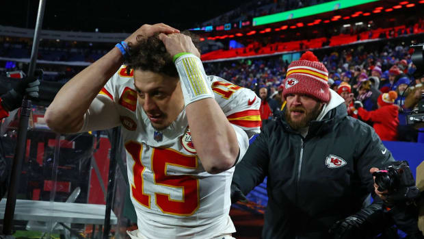 mahomes bills fans 